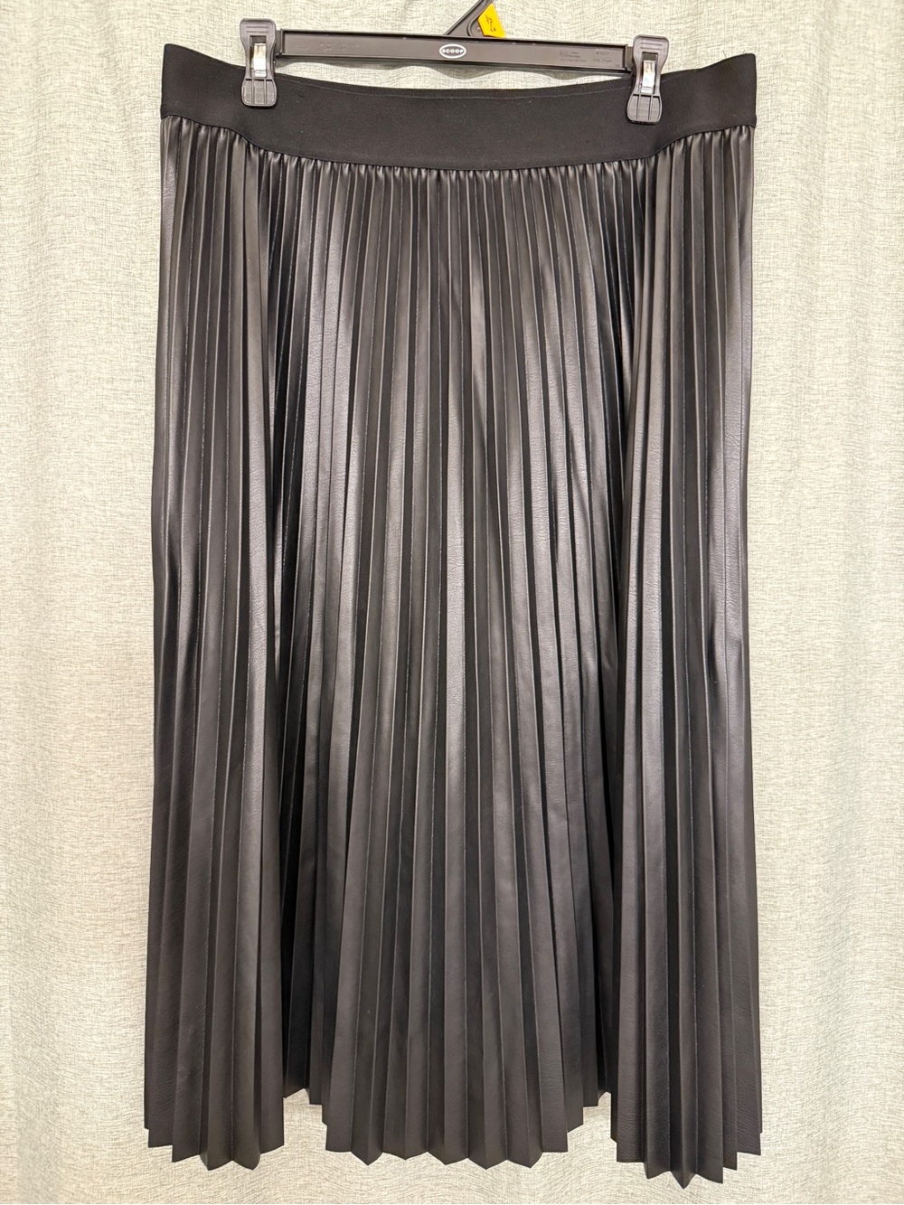 Vera Wang Black Pleated Midi Skirt